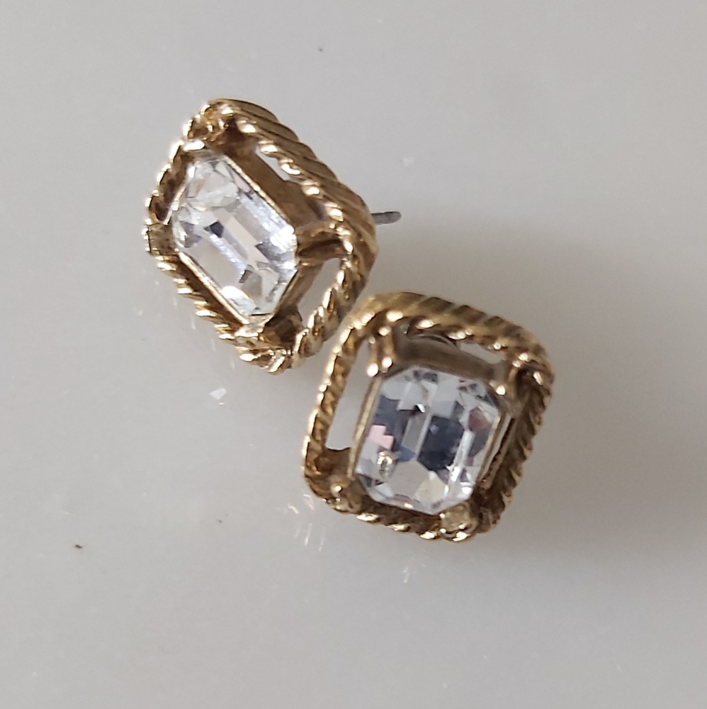 Earings - Picture 2 of 3